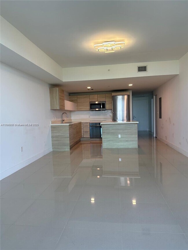 Foto del edificio - 16385 Biscayne Blvd