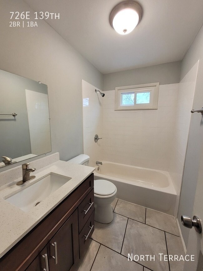 Building Photo - 726E 139th-