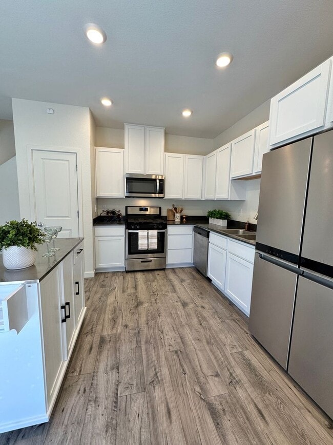 Building Photo - 8768 Scenic Sky Dr