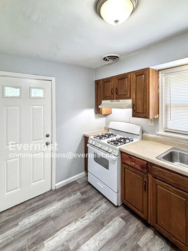 Foto del edificio - 6149 Jackson Ave