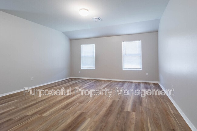 Building Photo - 1301 Travertine Pl