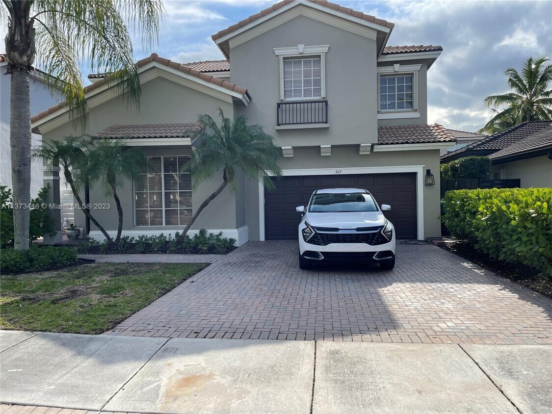 915 SW 155th Ct, Miami, FL 33194 House for Rent in Miami, FL