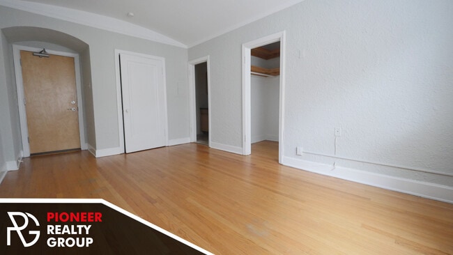 Building Photo - 556 W Arlington Pl