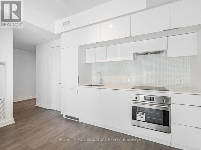 Photo du bâtiment - 185 Roehampton Ave