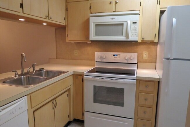 Foto del edificio - 2BR/2BA Townhome