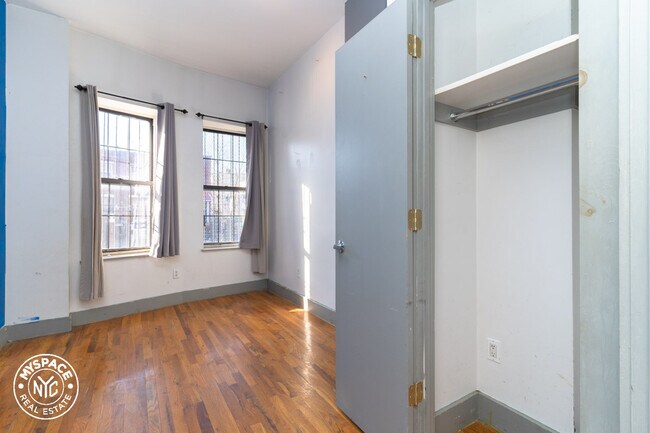Building Photo - 150 Grove St