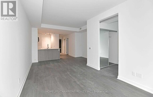 Building Photo - 2112 Lake Shore Blvd W