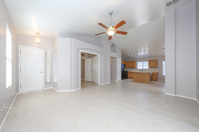 Building Photo - 10886 S Arrowhead Spring Dr