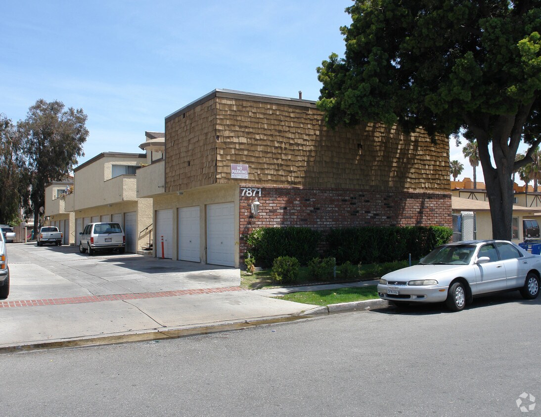 Primary Photo - 7871 MacDonald Ave