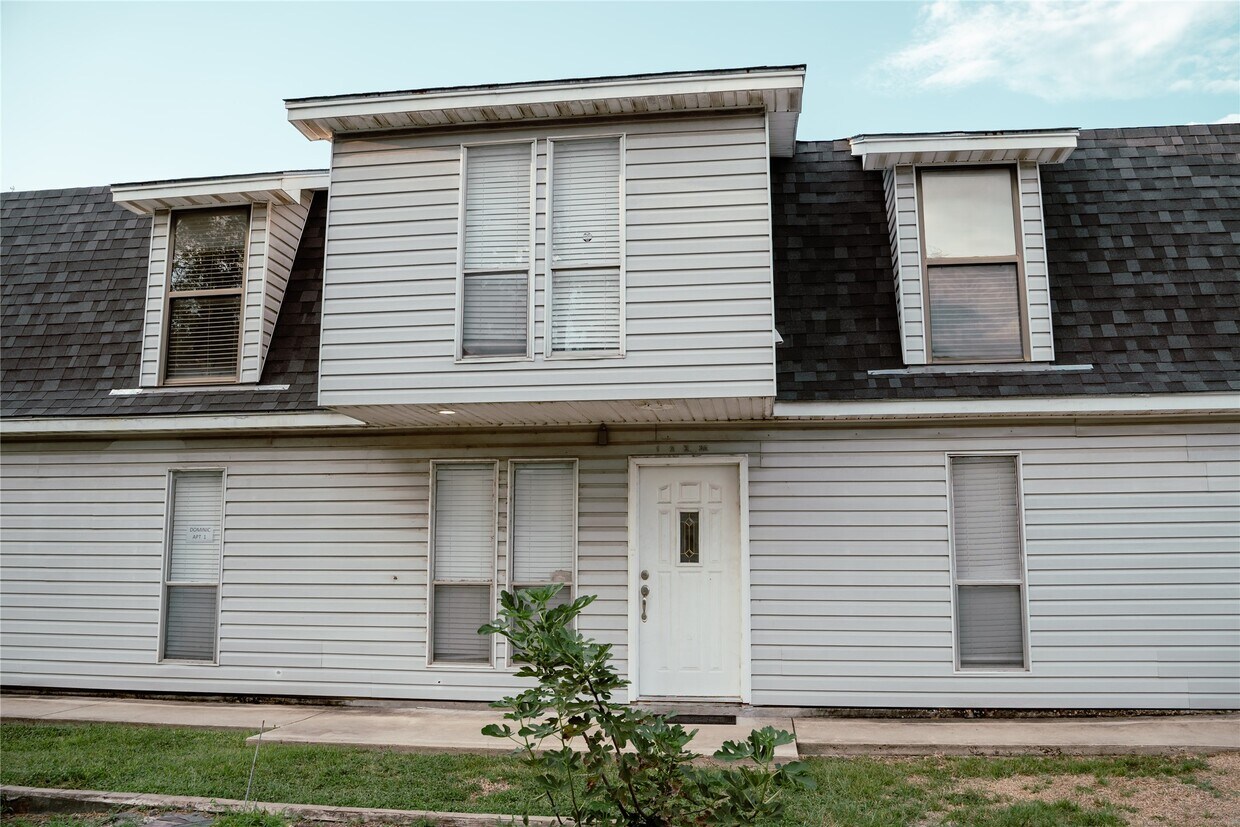 Primary Photo - 14319 Henry Rd