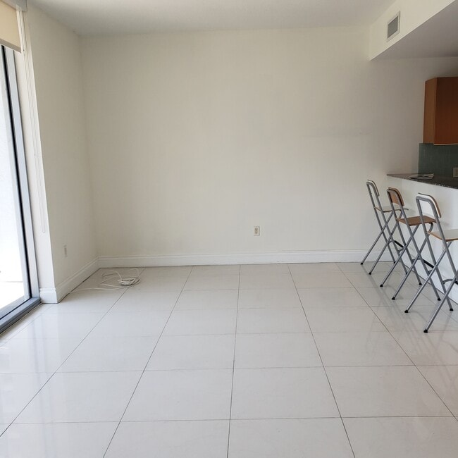 Building Photo - 1050 Brickell Ave