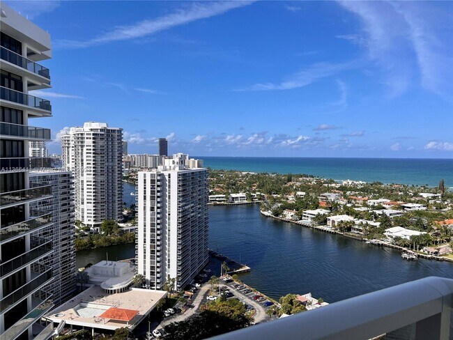 Foto del edificio - 20281 E Country Club Dr