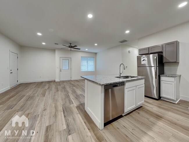 Foto del edificio - 5803 E Bristol St