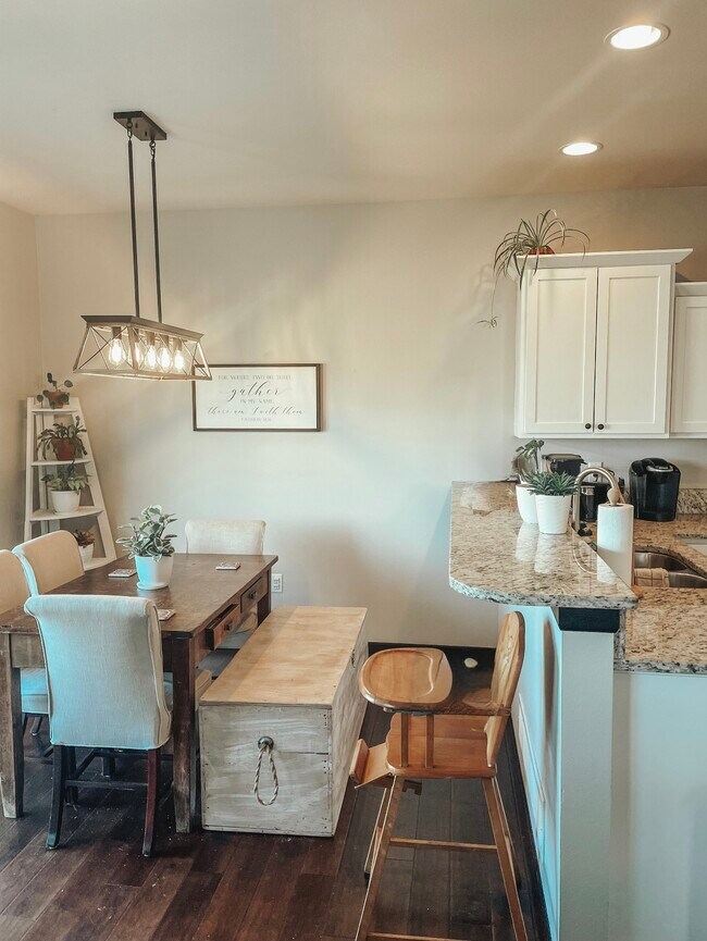 Foto del edificio - 442 Watts Ct