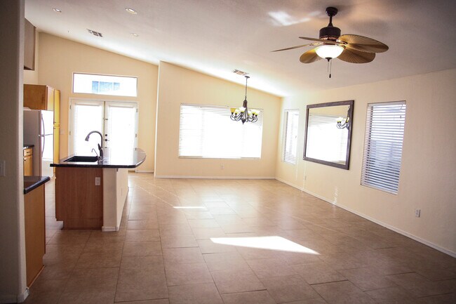 Foto del edificio - 16044 S 18th Ave