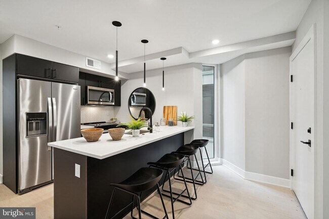 Foto del edificio - 6604 Ridge Ave