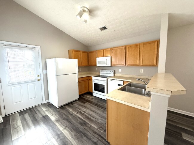 Foto del edificio - 7042 Shanty Creek Dr