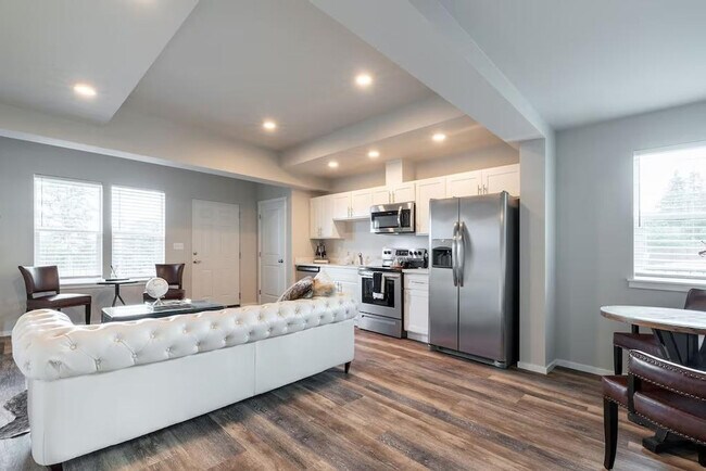 Building Photo - 624 E 32nd St