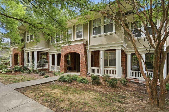 Foto del edificio - Uptown Charlotte Townhome with Dual Primary Suites