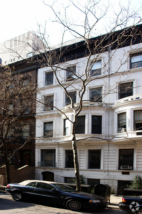 Building Photo - 18 W 69th St