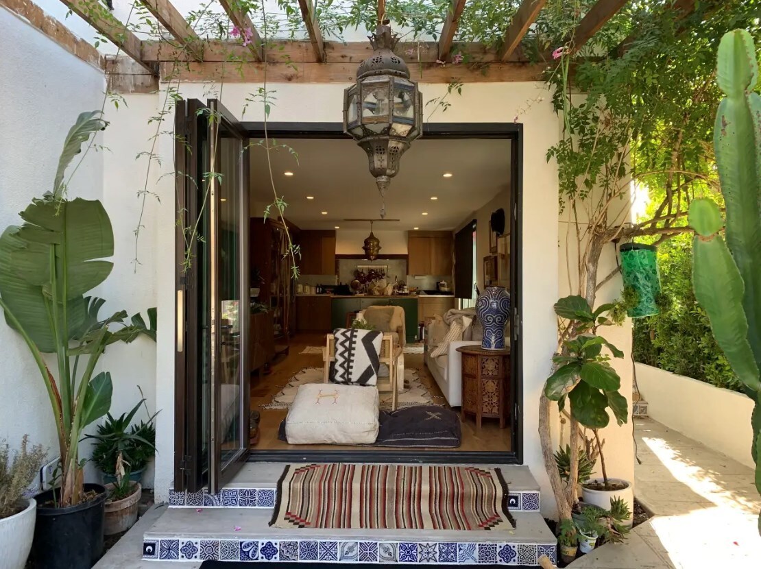 Indoor/Outdoor Cali Living - 1126 N Hoover St