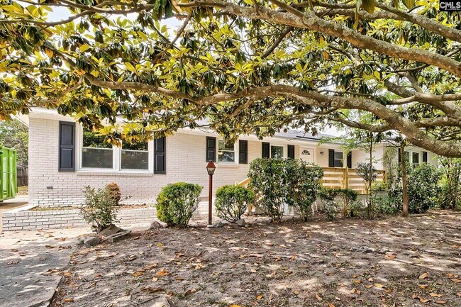 Foto del edificio - 2121 Fairlamb Ave