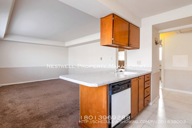 Building Photo - 1 Bed/1 Bath Holladay Condo. HOA Included!