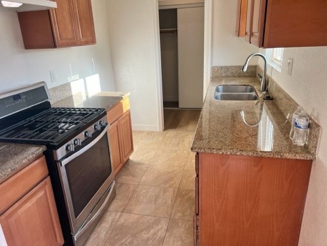 Foto del edificio - 11912 Fidel Ave