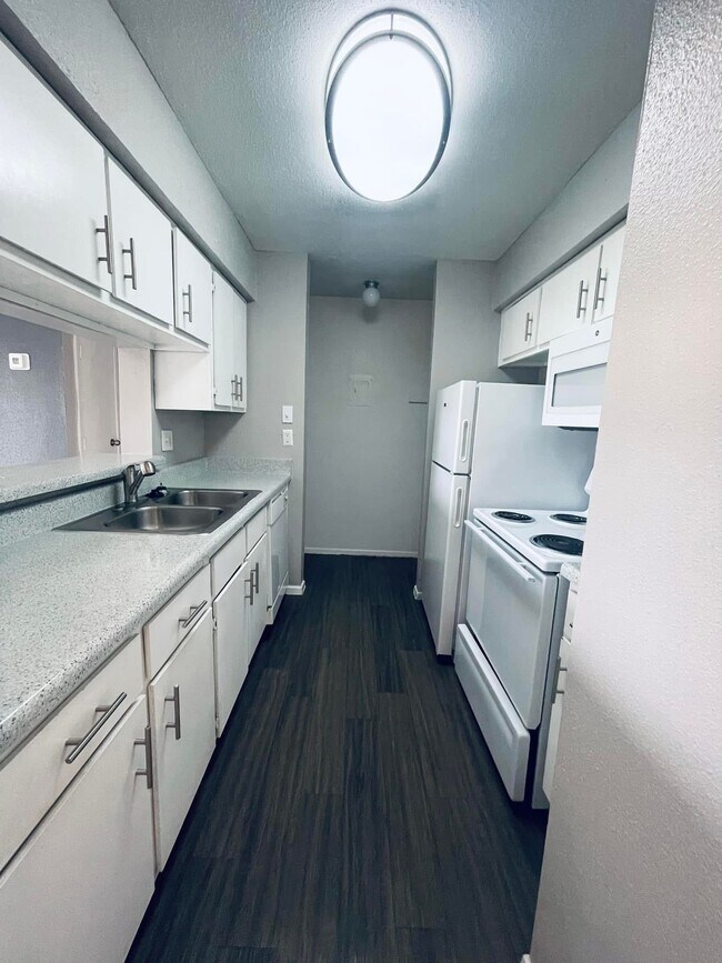 Foto del edificio - 420 Garland Dr