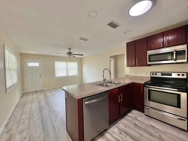 Building Photo - 1430 W Rambla St