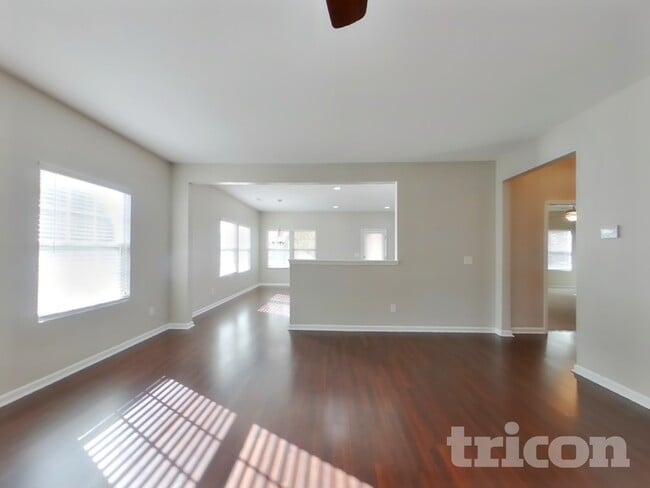 Building Photo - 3301 Pikes Peak Dr