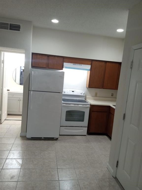 6358 Creekbend Dr Unit 10/102, Houston, TX 77096 Condo for Rent in