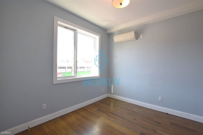 Building Photo - 3 br, 1 bath  - 221 Clarkson Ave 3F