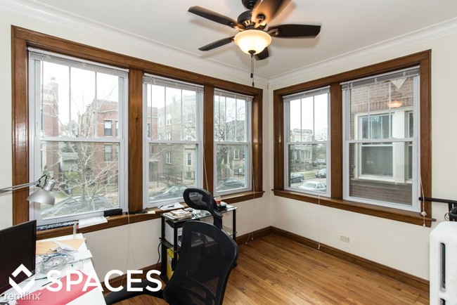 Foto del edificio - 2635 N Talman Ave