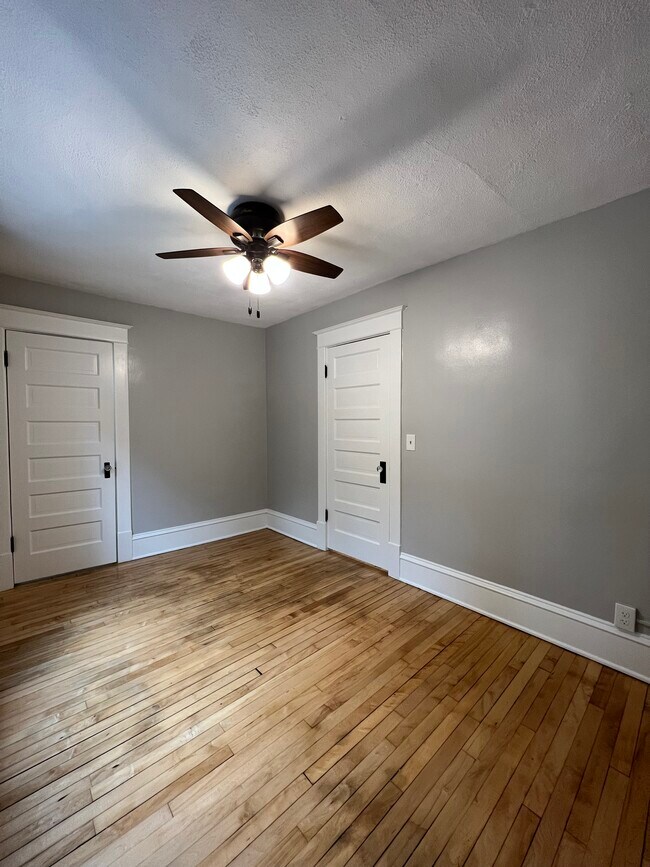 Bed 1 b - 1139 6th Street NE