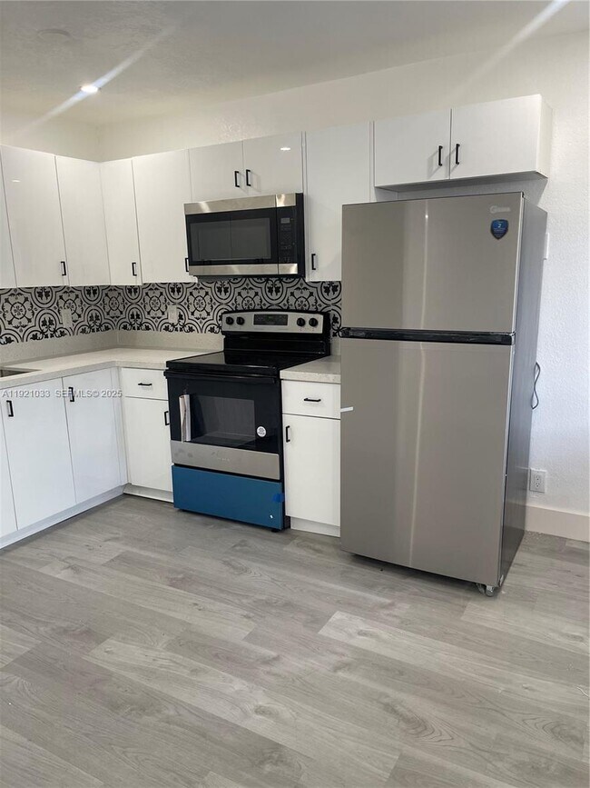 Building Photo - 880 NW 8th Ave