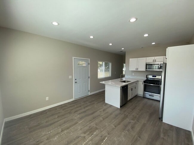 Building Photo - 5137-5139 Tipton St