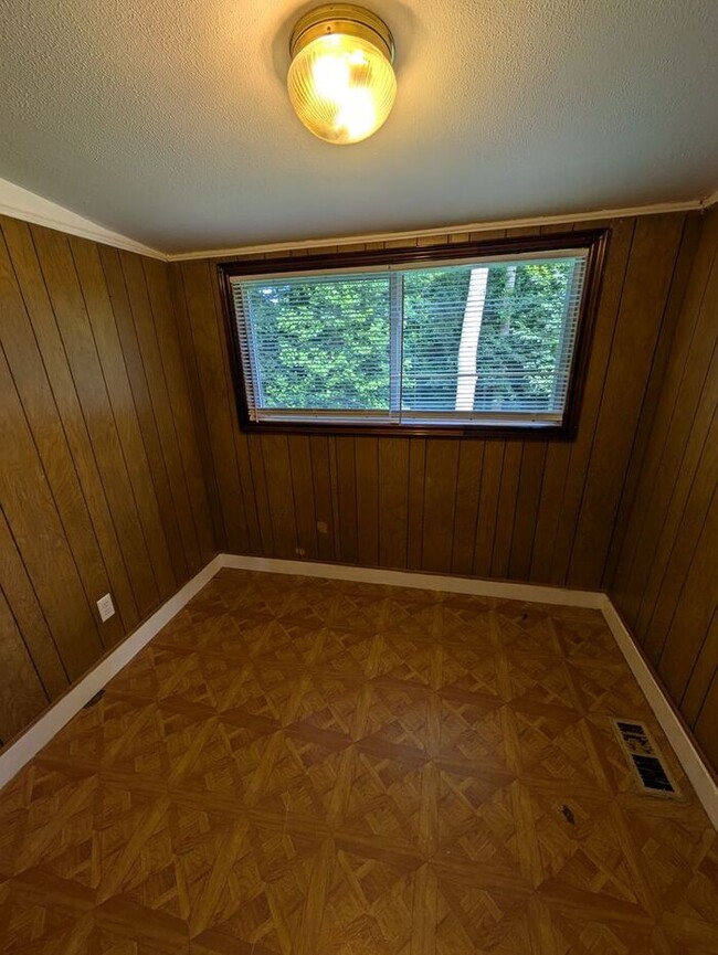 Building Photo - 1BD/2BA Single Family Home in Hickory!