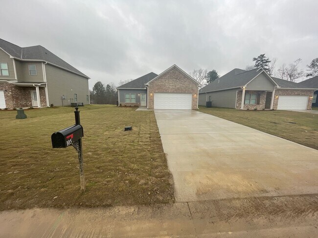 Building Photo - Home for Rent in Jasper, AL!!! Available t...