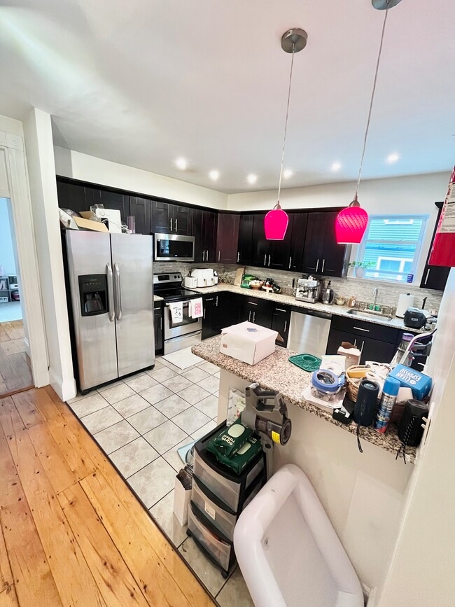 Building Photo - 33 Hillside St