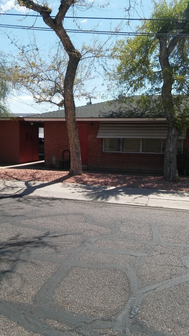 Building Photo - 1 BR  1 BA 19th Ave & Indian School Rd.