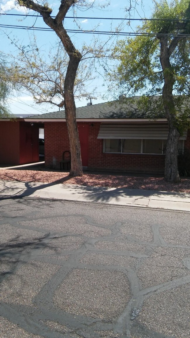 Foto del edificio - 1 BR  1 BA 19th Ave & Indian School Rd.
