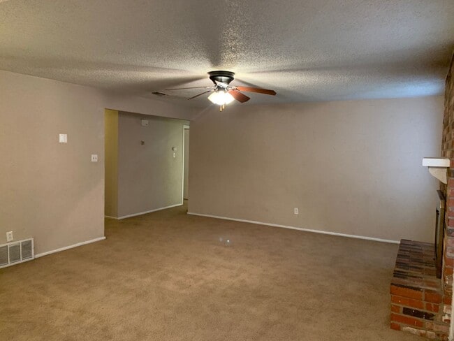 Building Photo - Cute House in NorthWest Lubbock!!