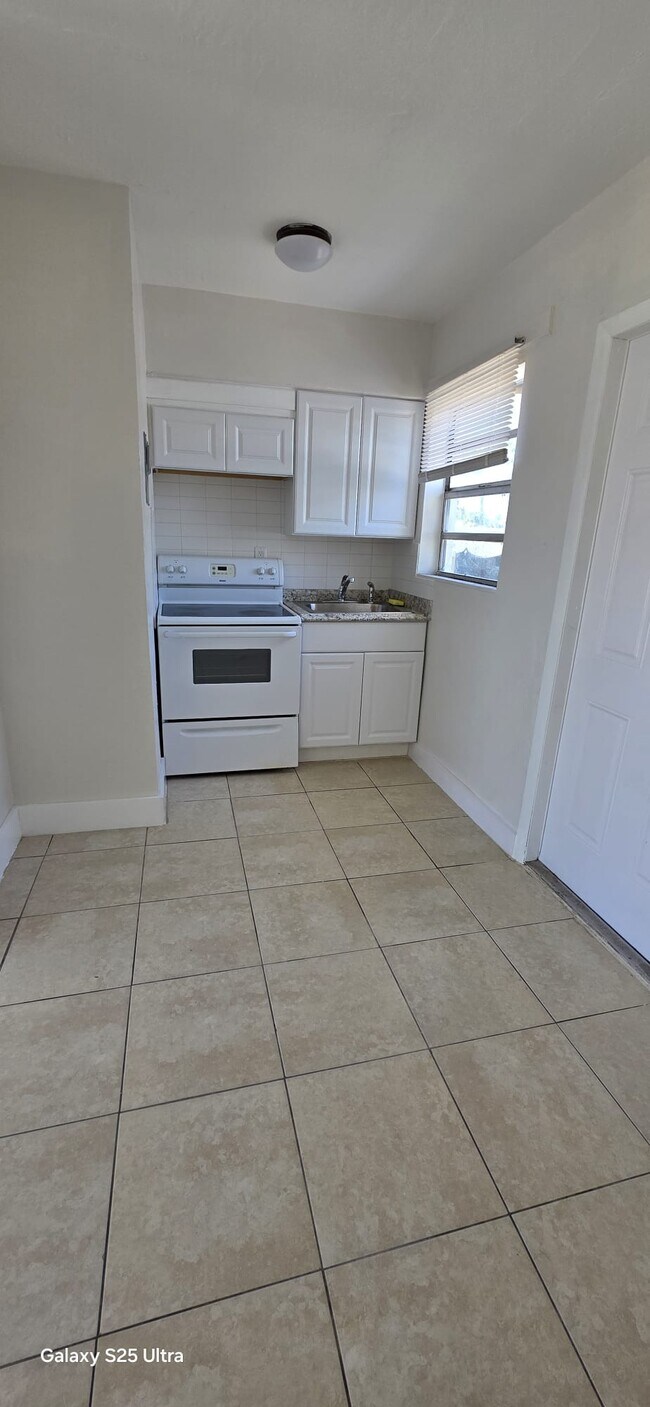 Foto del edificio - 145 SW 5th Ct