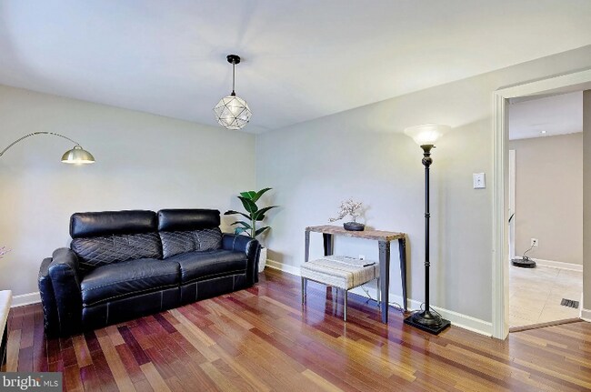 Building Photo - 12311 Sturdee Dr