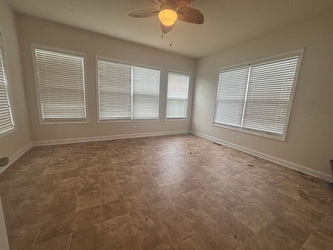 Building Photo - Fairlawn, 5 BR / 3.5 BA Available Sept 1st