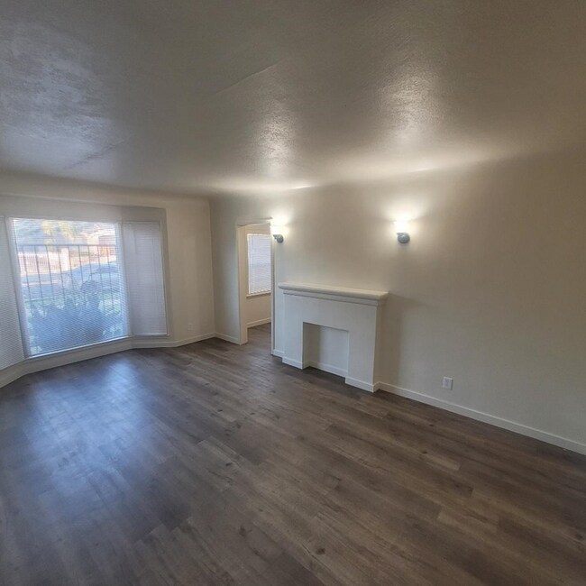 Foto del edificio - 1050 W 84th Pl