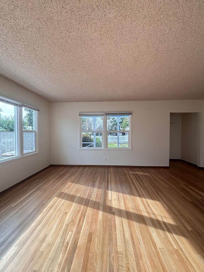 Foto del edificio - 12147 Hallwood Dr