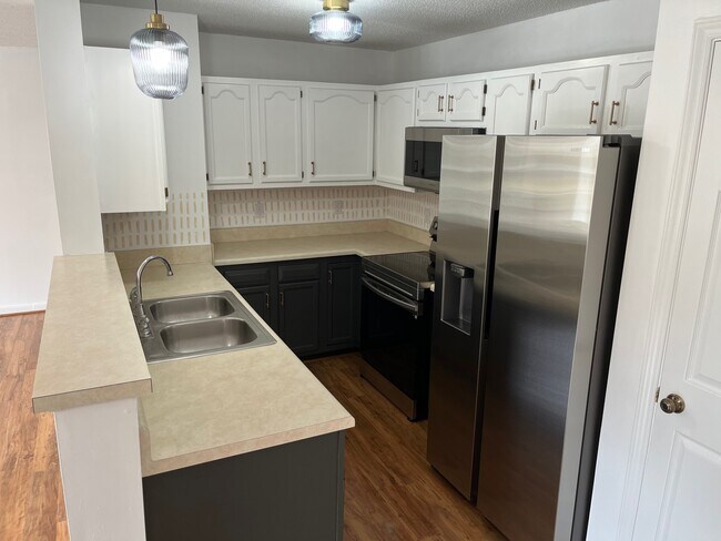 Foto del edificio - 6704 W Friendly Ave