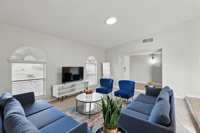 Foto del edificio - 3454 Livingston Ln